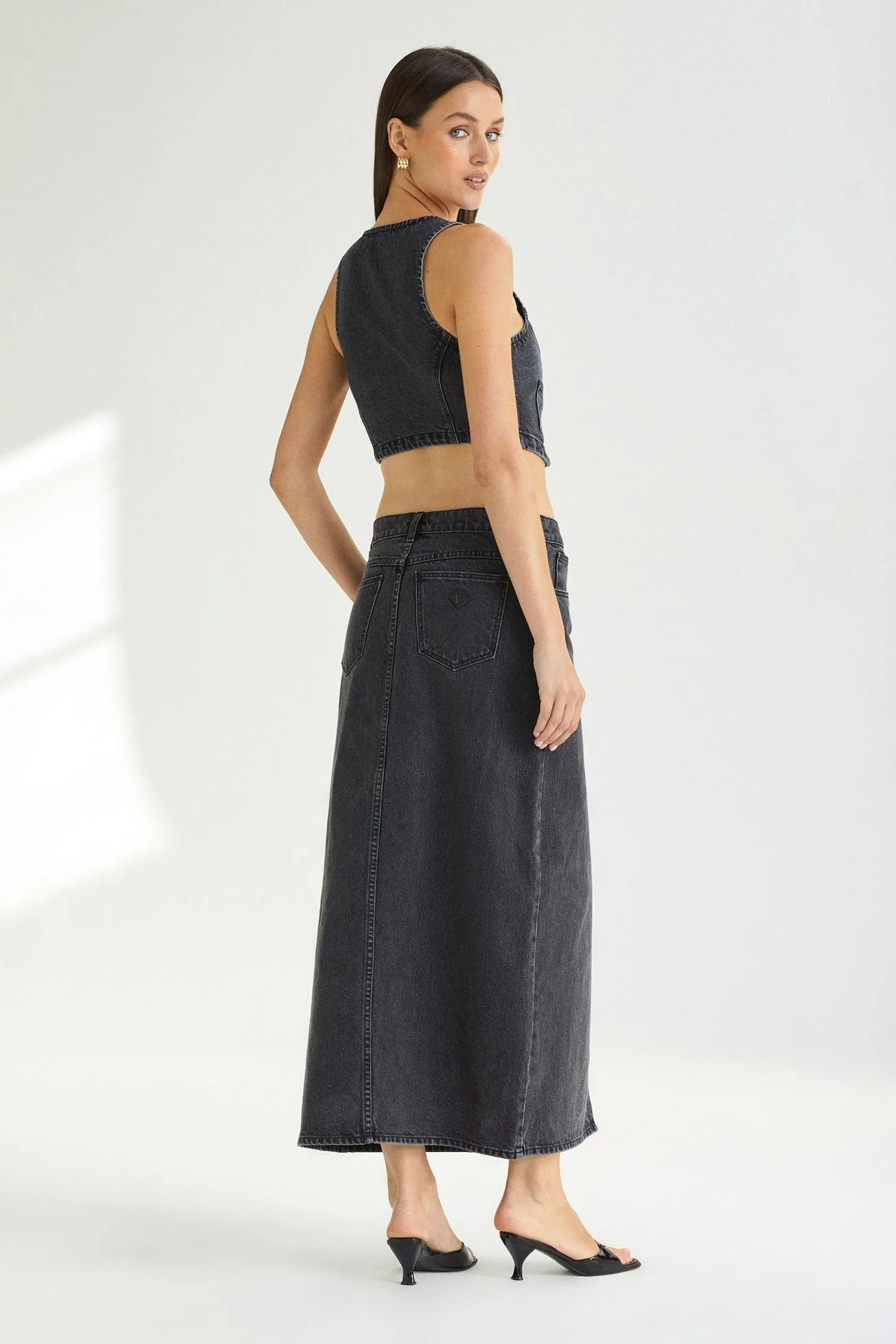 Abrand Low Maxi Skirt in Chloe Washed Black