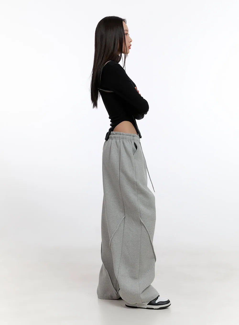 Wide-Fit Solid Sweatpants CN421