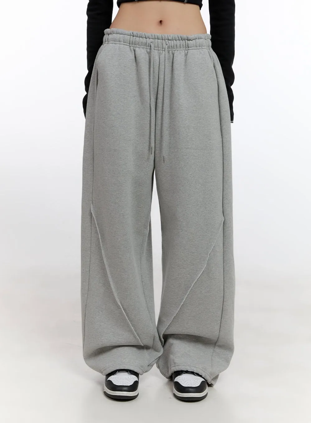 Wide-Fit Solid Sweatpants CN421